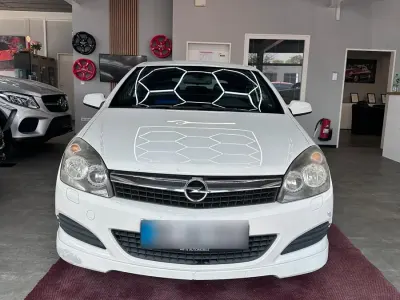 Gebraucht Opel Astra GTC 116 PS (85 kW) 2009 Weiß Coupé