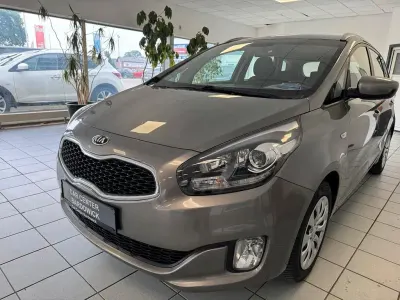Gebraucht Kia Carens 135 PS (99 kW) 2015 Silber Van / Kleinbus