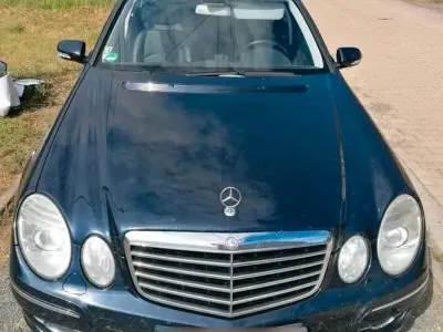Gebraucht Mercedes E220 Avantgarde 170 PS (125 kW) 2009 Blau Kombi