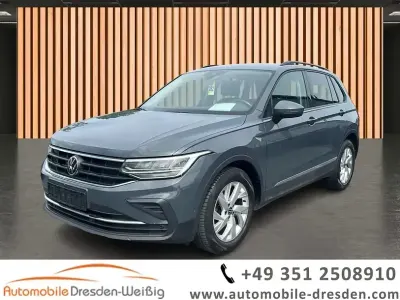Gebraucht VW Tiguan Life 150 PS (110 kW) 2022 Grau delfingrau metallic (metallic) SUV
