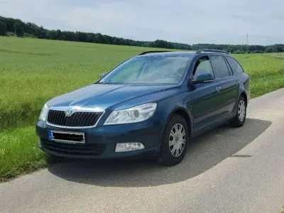 Gebraucht Skoda Octavia Ambition 105 PS (77 kW) 2012 Blau Kombi