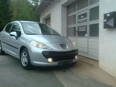 Gebraucht Peugeot 207 95 PS (69 kW) 2009 Silber Kleinwagen