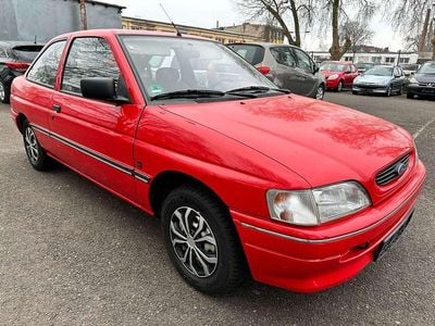 Rot Gebraucht 1994 Ford Escort Limousine | 890 €