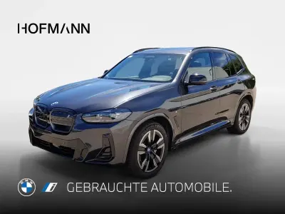Gebraucht BMW iX3 Shadowline 210 kW (286 PS) 2023 Sophistograu brillanteffekt metallic SUV