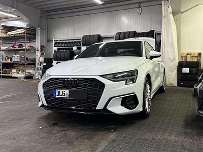 Weiß Gebraucht 2022 Audi A3 Premium Limousine | 27.320 € (Teuer)