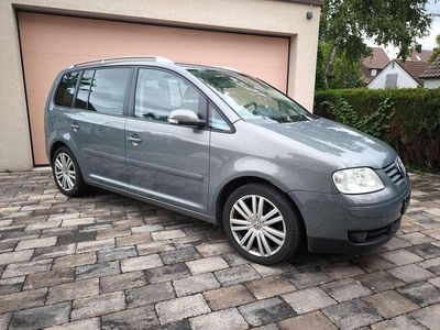 Grau Gebraucht 2006 VW Touran Highline Van / Kleinbus | 1.990 € (Guter Preis)