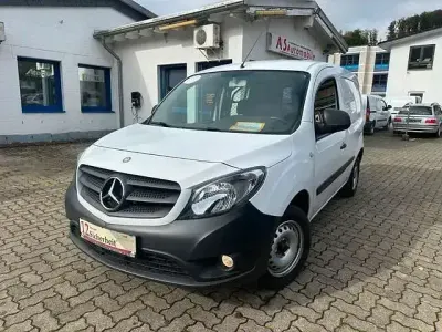 Używany Mercedes Citan 109 90 KM (66 kW) 2019 Biały Minivan