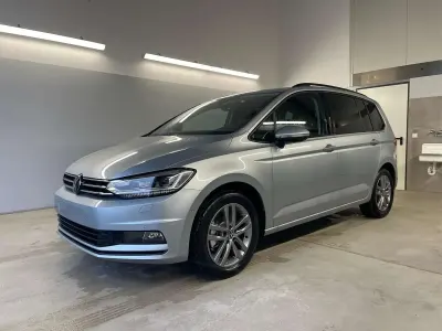 Neu VW Touran Comfortline 150 PS (110 kW) 2026 [f0f0] oyster silver m... Van / Kleinbus