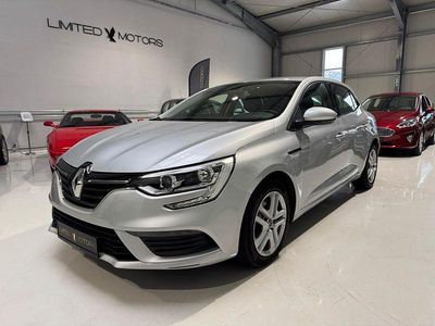 Silber Gebraucht 2017 Renault Mégane IV Play Limousine | 11.750 € (Fairer Preis)