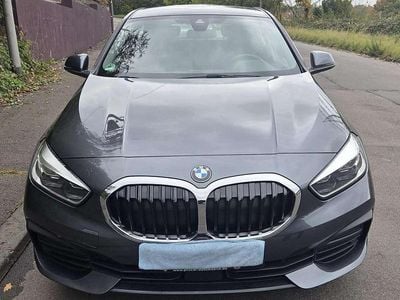 Grau Gebraucht 2020 BMW 118 Kleinwagen | 14.400 € (Superpreis)