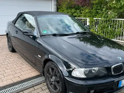 Gebraucht BMW 325 141 PS (103 kW) 2002 Schwarz Cabrio