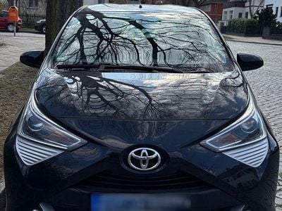 Usata Toyota Aygo X-play 72 CV (52 kW) 2019 Nero Utilitaria