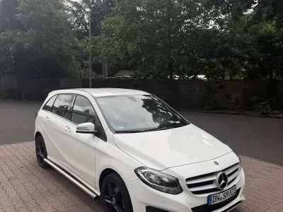 Gebraucht Mercedes B220 170 PS (125 kW) 2019 Weiß Kleinwagen