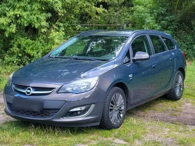 Gebraucht Opel Astra 101 PS (74 kW) 2014 Grau Kombi