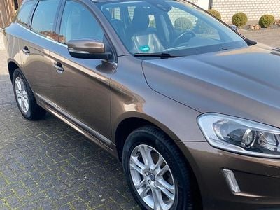 Gebraucht Volvo XC60 Summum 183 PS (134 kW) 2015 Gold SUV