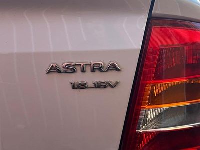 Gebraucht Opel Astra 101 PS (74 kW) 1999 Weiß Limousine