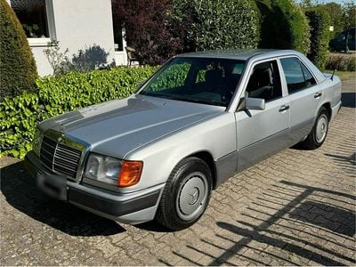 Second-hand Mercedes E250 90 CP (66 kW) 1993 Argintiu Berlinǎ