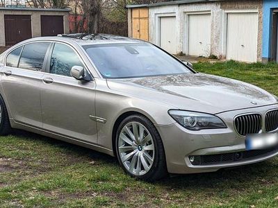 Gebraucht BMW 740 Sport Line 326 PS (239 kW) 2009 Beige Limousine