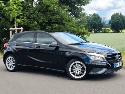 Gebraucht Mercedes A180 Urban 122 PS (89 kW) 2012 Schwarz Limousine