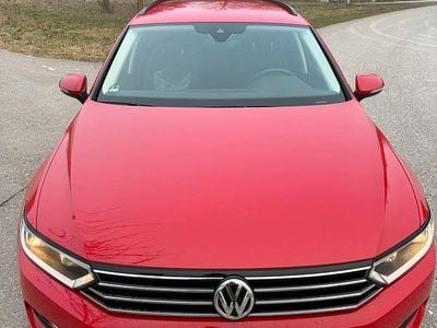 Gebraucht VW Passat 120 PS (88 kW) 2019 Rot Kombi