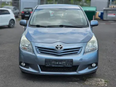 Gebraucht Toyota Verso Life 150 PS (110 kW) 2010 Blau Van / Kleinbus