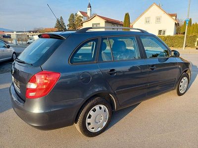 Gebraucht Skoda Fabia 75 PS (55 kW) 2011 Grau Limousine