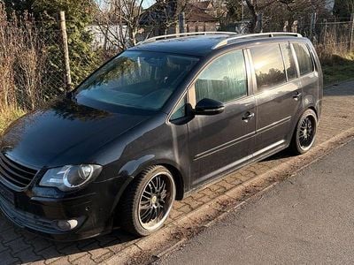 Schwarz Gebraucht 2010 VW Touran Van / Kleinbus | 3.800 € (Fairer Preis)