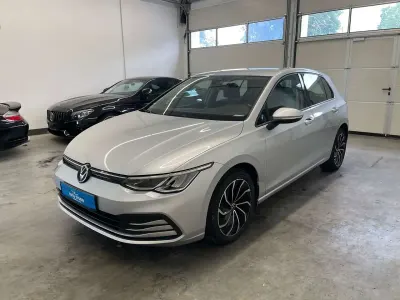 Gebraucht VW Golf VIII Life 131 PS (96 kW) 2021 Silber Limousine
