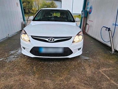 Usata Hyundai i30 105 CV (77 kW) 2012 Bianco Berlina