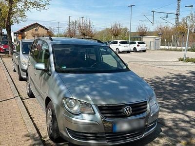 Second-hand VW Touran 105 CP (77 kW) 2009 Argintiu Monovolum