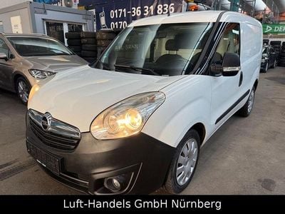 Weiß Gebraucht 2014 Opel Combo Van / Kleinbus | 5.980 € (Fairer Preis)