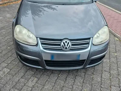 Gebraucht VW Jetta 115 PS (84 kW) 2005 Grau Limousine