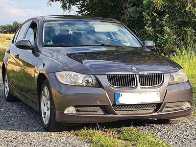 Grau Gebraucht 2006 BMW 318 Limousine | 1.000 €