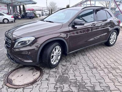 Usata Mercedes GLA200 156 CV (114 kW) 2014 Marrone SUV