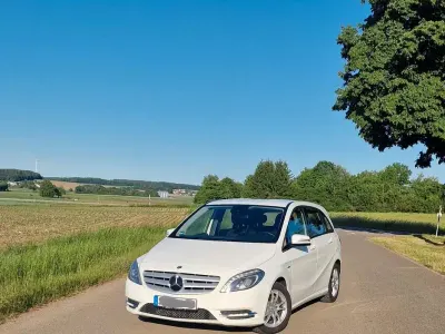 Gebraucht Mercedes B180 AMG Edition 1 122 PS (89 kW) 2012 Weiß Kleinwagen