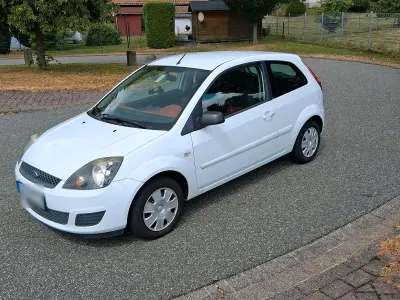 Gebraucht Ford Fiesta Style 70 PS (51 kW) 2008 Weiß Kleinwagen