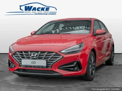 Gebraucht Hyundai i30 120 PS (88 kW) 2022 Rot Limousine