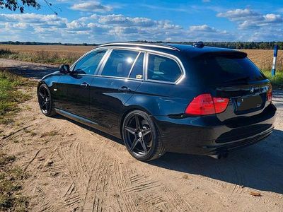 Schwarz Gebraucht 2010 BMW 330 Kombi | 12.200 € (Etwas zu teuer)