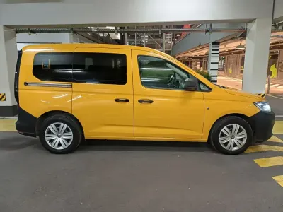 Gebraucht VW Caddy Basis 102 PS (75 kW) 2021 Gelb Van / Kleinbus