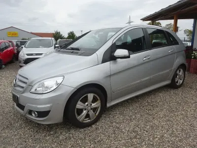 Gebraucht Mercedes B200 140 PS (102 kW) 2010 Silber Van / Kleinbus