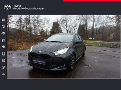 Mysticschwarz mica Gebraucht 2022 Toyota Yaris Hybrid Basis Limousine | 19.490 € (Fairer Preis)