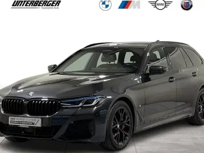 Gebraucht BMW 520 M Sport 190 PS (139 kW) 2023 Sophistograu brillanteffekt Kombi