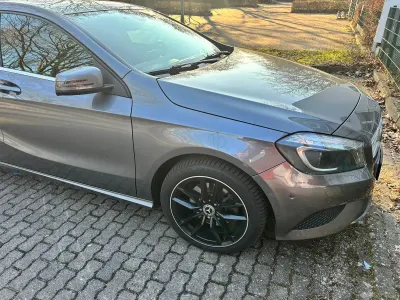 Gebraucht Mercedes A200 136 PS (100 kW) 2015 Grau Kleinwagen