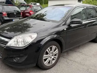 Gebraucht Opel Astra Cosmo 140 PS (102 kW) 2008 Schwarz Kombi