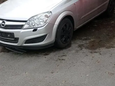 Usado Opel Astra 105 HP (77 kW) 2008 Prateado Carrinha