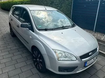 Gebraucht Ford Focus Ghia 101 PS (74 kW) 2006 Silber Kombi