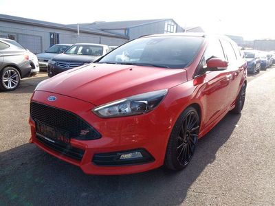Gebraucht Ford Focus ST 185 PS (136 kW) 2017 Rot Limousine