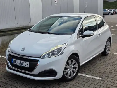 Gebraucht Peugeot 208 Active 99 PS (72 kW) 2017 Weiß Kleinwagen
