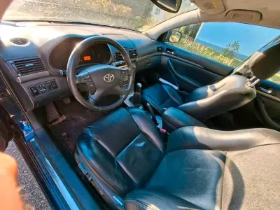 Gebraucht Toyota Avensis T2 147 PS (108 kW) 2006 Blau Limousine