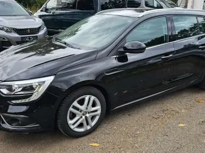 Gebraucht Renault Mégane GrandTour Business 132 PS (97 kW) 2018 Sternenschwarz Kombi